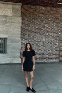 PLEATED SHORT DRESS WITH POCKETS