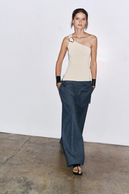 ASYMMETRIC KNIT TOP WITH DETAIL