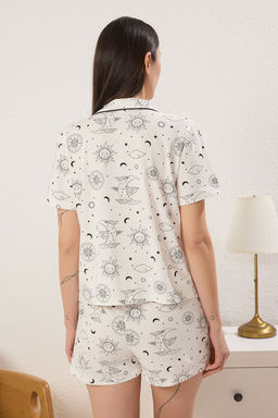 Trendyolmilla Ekru 100% Pamuklu Galaksi Desenli Biyeli Sortlu Orme Pijama Tak?m? THMSS25PT00373  фото 5