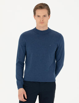 Базовый трикотажный свитер стандартного кроя цвета индиго с четверть-черепаховым воротником