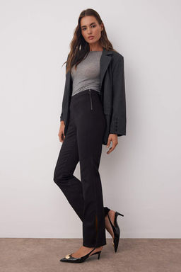 Siyah Bel Detayl? Yuksek Bel Ispanyol Paca Flare Jeans TWOAW26JE00103