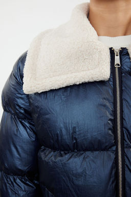 TRENDYOLMILLA Lacivert Yakas? Pelus ve Kemer Detayl? Parlak Su Itici Sisme Mont TWOAW25MO00062  фото 4