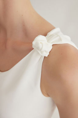 Trendyolmilla Beyaz Kol Dugum Detayl? Dokuma Bluz TPRSS25BZ00021