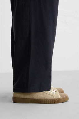 CONTRAST LEATHER TRAINERS