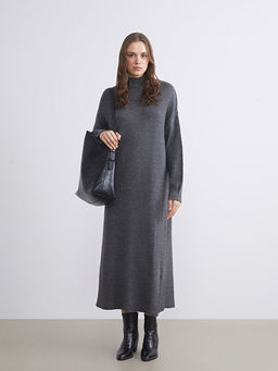 Dik Yaka Triko Elbise