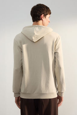 Bej Premium Regular/Normal Kesim Dikis Detayl? Nak?sl? Sardonsuz Sweatshirt TMNAW25SW00099