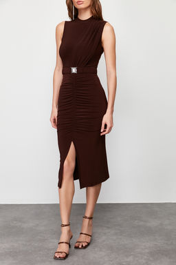 Koyu Kahverengi Vucuda Oturan Drape Detayl? Kemerli Midi Esnek Orme Kalem Elbise TWOSS22EL0756