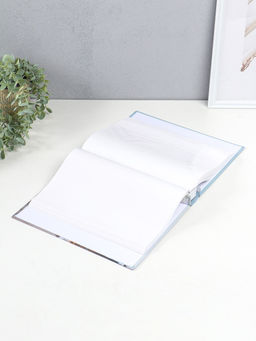 Фотоальбом на 200 фото 13х18 см "Медведь в синем шарфе и розы" в коробке 5,5х23,5х29,5 см