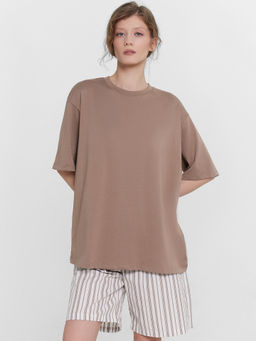 КОМПЛЕКТ ЖЕНСКИЙ (ДЖЕМПЕР, ШОРТЫ) мокко +мокко полоска на белом 592596