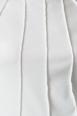 Trendyolmilla Ekru Fitted Fermuarl? Bisiklet Yaka Biye Detayl? Fitilli Esnek Orme Bluz TWOAW25BZ00154  фото 4