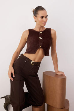 Kahverengi Pelus Fitted Dugme Detayl? Super Crop Orme Yelek TWOAW26YE00065