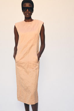 VESTIDO MIDI EFECTO ARRUGADO ZW COLLECTION / Salm?n claro