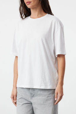 Beyaz %100 Kal?n Pamuklu Fermuar Detayl? Relaxed/Rahat Kal?p Orme T-Shirt TWOSS24TS00272