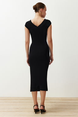 Siyah V Yaka Ay Kol Vucuda Oturan Fitilli Esnek Orme Orme Midi Kalem Elbise TWOSS24EL00818 - Trendyolmilla фото 6