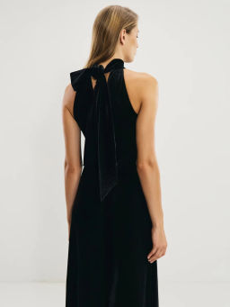 Платье из бархата с воротником халтер / Zarina