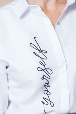 Свободная рубашка из 100% хлопка с принтом.