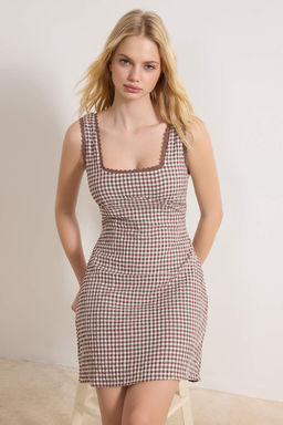 Kahverengi Ekose / Kareli Dantel Detayl? K?sa / Mini Dokuma Elbise TWOSS26EL00091