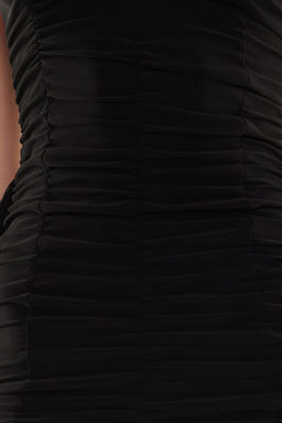 Siyah Vucuda Oturan Drapeli Orme K?sa Elbise TPRSS24EL00014 - Trendyolmilla фото 5