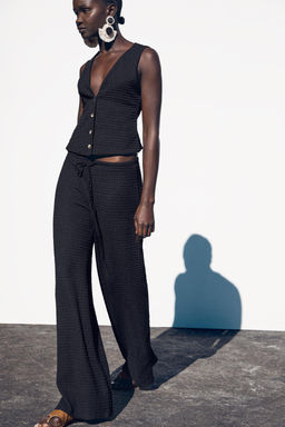 TOP CHALECO BOTONES TEXTURA / Negro - Zara фото 7