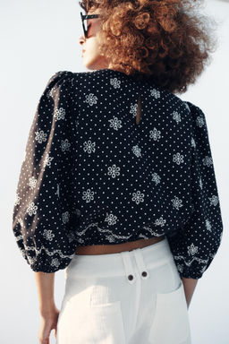 BLUSA LUNARES BORDADOS PERFORADOS / Marino - Zara фото 4