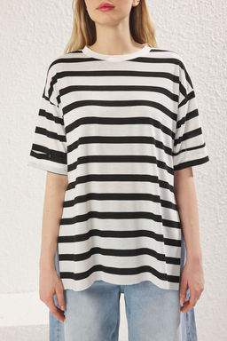 Siyah Cizgili Duble Kol Asimetrik Boyfriend Orme T-Shirt TWOSS20TS0828