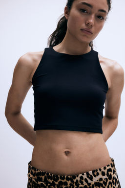 Top de microfibra cropped