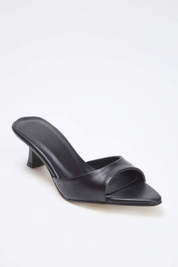 Siyah Sivri Burun Kitten Topuklu Kad?n 3 cm Topuklu Terlik TAKSS25TO00111