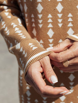 D32.111 Платье вязаное женское бежевый-белый