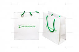 Подарочный пакет белый WEISERHOUSE (22*24*10) с зеленым шнурком