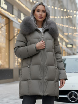 Пальто зимнее утепленное с мехом и капюшоном тренд коричневого цвета 7630K - Visdeer фото 18