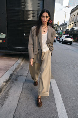 PANTAL?N PINZAS BAJO VUELTA / Camel claro - Zara фото 14