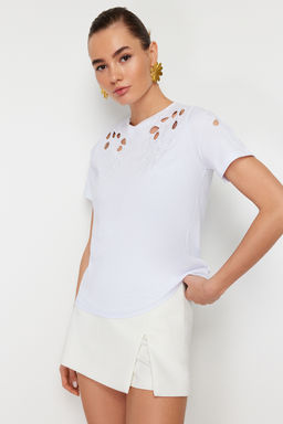 TRENDYOLMILLA Siyah Brode Nak?sl? Basic/Regular Kal?p Orme T-Shirt TWOSS24TS00069 фото 18