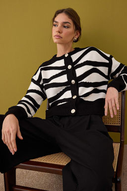 Siyah Oversize/Genis Kal?p Renk Bloklu Triko H?rka TWOAW26HI00164