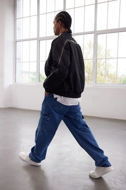 TRENDYOL MAN Limited Edition Siyah Oversize Fit Fermuar Detayl? V Yaka K?sl?k Mont TMNAW25MO00035 - Trendyolmilla фото 3