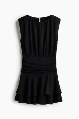 Vestido escalonado con efecto arrugado