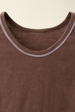 CAMISETA PESPUNTES CREATED BY CARAMEL LONDON X ZARA / Marr?n