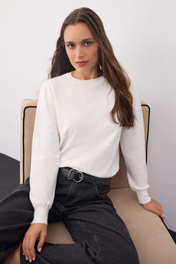 Wardrobe Essentials Ekru Premium Iplik/Ozel Iplikli Basic Triko Kazak | TWOAW26KZ00095