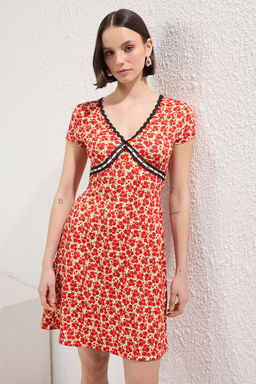 K?rm?z? Mini Serit Detayl? Skater/Belden Ac?lan Orme Elbise TWOSS25EL00543 - Trendyolmilla фото 2