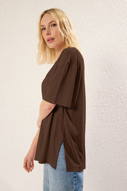Kahverengi More Sustainable Modal Kumas Oversize/Genis Kal?p Orme T-Shirt TWOSS25TS00125