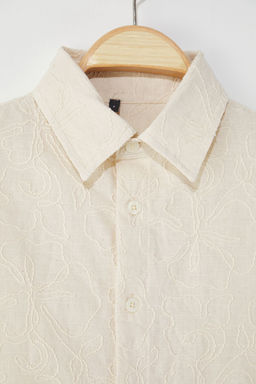 Bej Regular Fit Islemeli Nak?sl? Yazl?k Erkek Gomlek TMNSS25GO00081 - Trendyolmilla фото 2