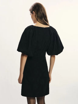 Платье мини с объемными рукавами / Zarina