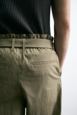 PANTAL?N WIDE FIT PLIEGUES CINTUR?N / Verde fl?or - Zara фото 7