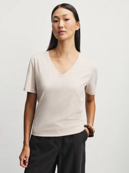 Базовая футболка с V-образным вырезом из хлопка / Zarina
