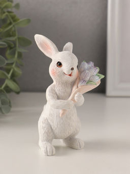 Фигурка полистоун Белый кролик с букетом тюльпанов, 7?6?11.5 см