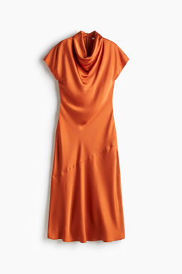 Vestido de sat?n con escote drapeado