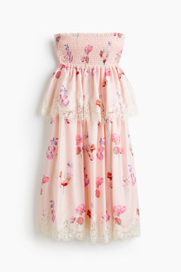 Vestido bandeau con detalles de encaje