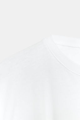 CAMISETA ENTALLADA PINZAS / Blanco