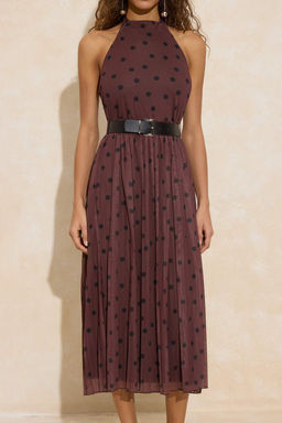 Kahverengi Puantiyeli Belden Ac?lan Boyundan Baglamal? Pliseli Maxi Tul Orme Elbise TWOSS26EL00031 - Trendyolmilla фото 5