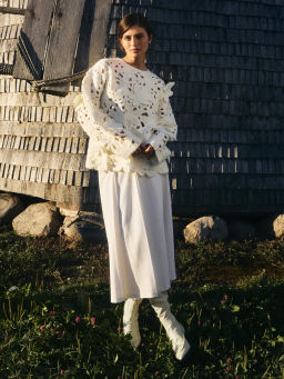 Фактурный джемпер с объёмными цветами / Zarina