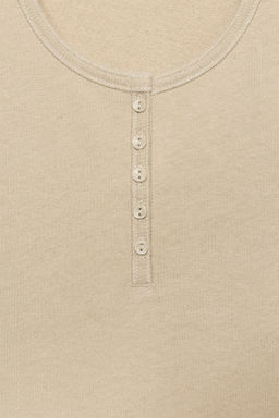 TOP BOTONES CON LINO / Piedra